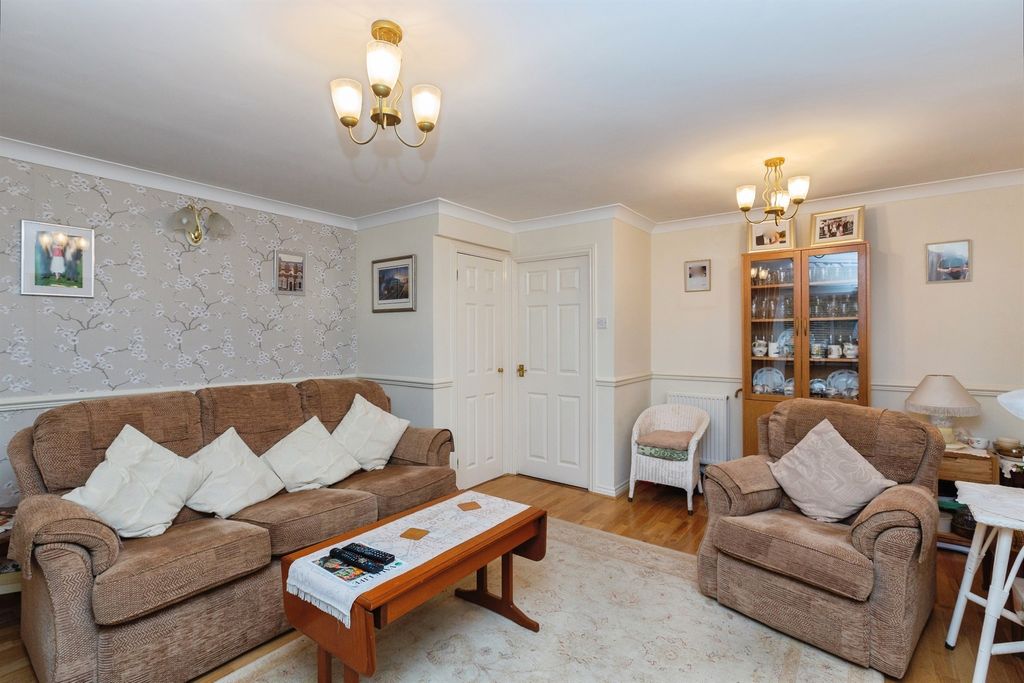 Property photo 2 of 17