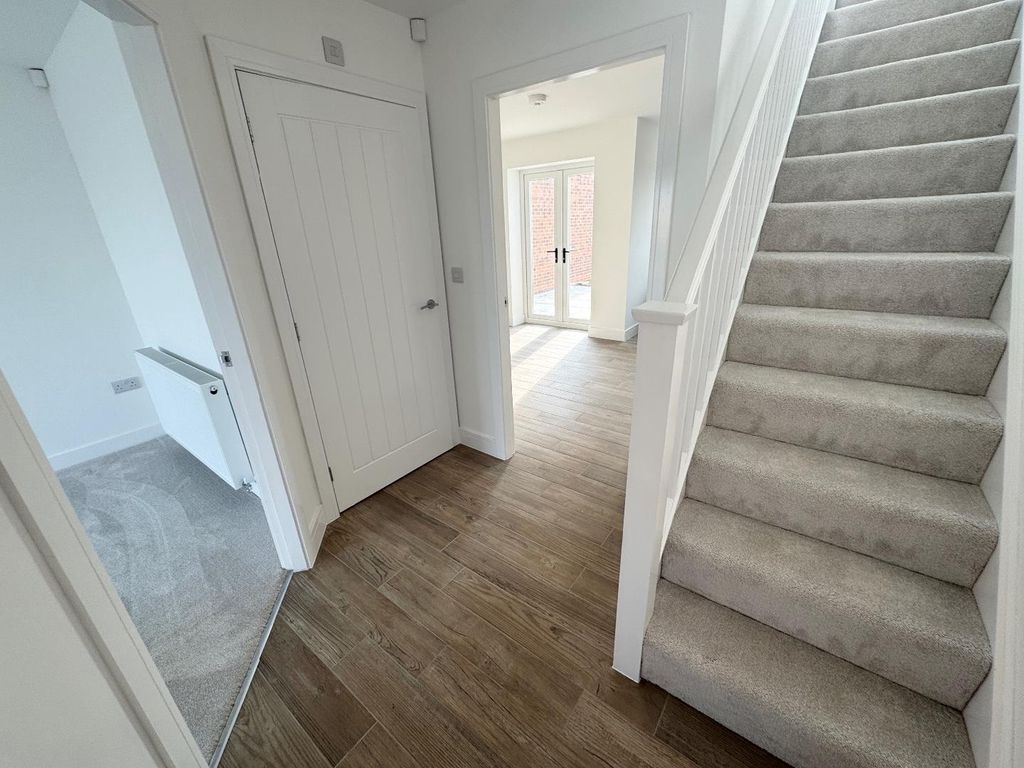 Property photo 3 of 12 Hallway