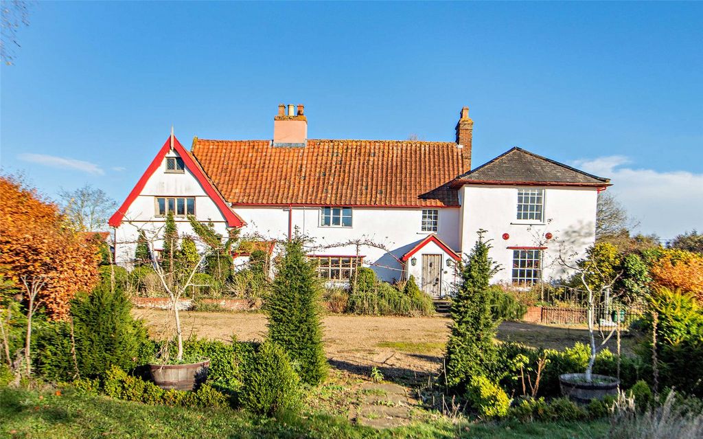 Property photo 1 of 22 White House