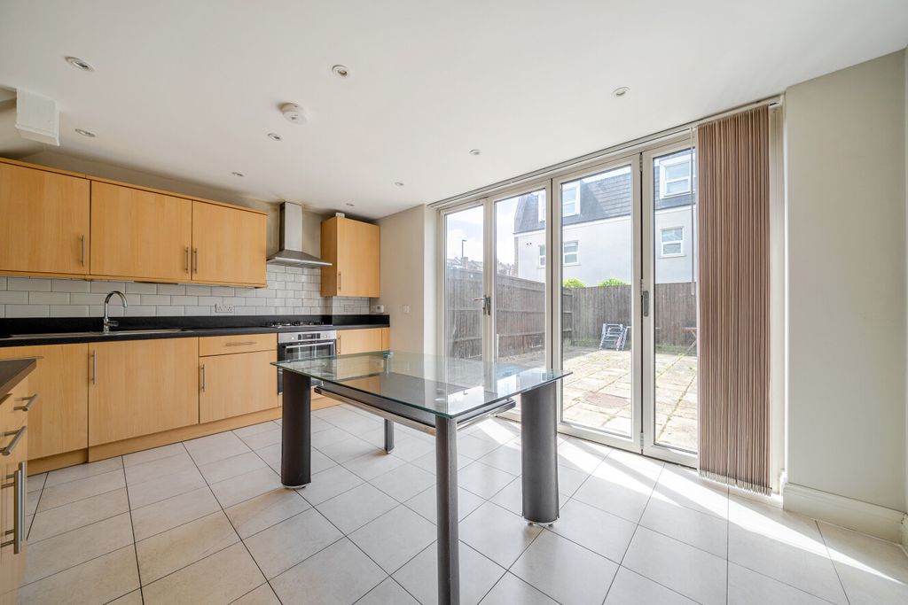 Property photo 3 of 11 1465421-19-6A0c4E...