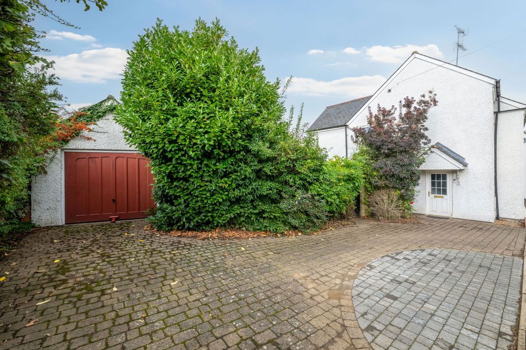 Property photo 2 of 30