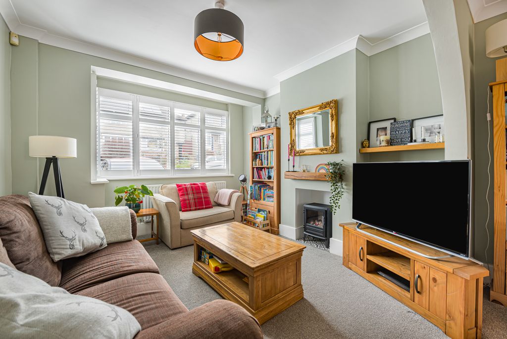 Property photo 2 of 36 Lounge