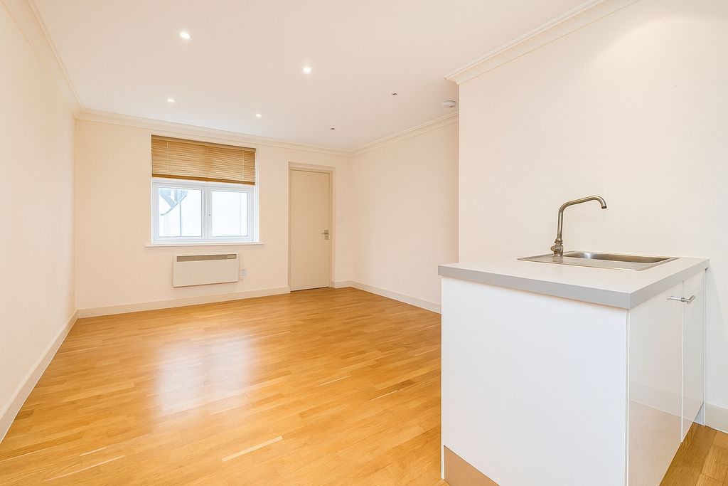 Property photo 3 of 6 Picture No. 04