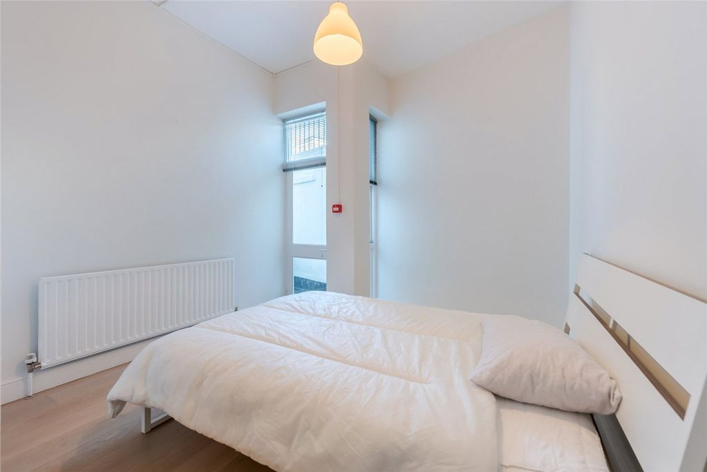 Property photo 3 of 6 Picture No. 41