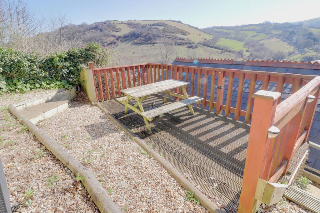 Property photo 2 of 14 Picture No. 11
