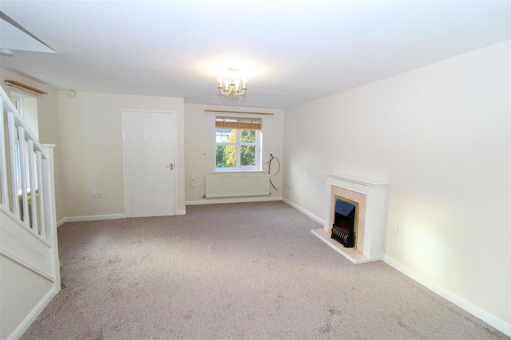 Property photo 2 of 10 Living Room New.Jpg