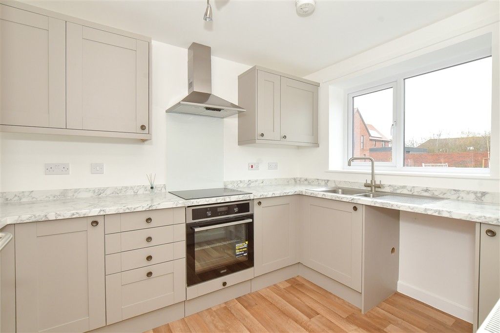 Property photo 2 of 12 Kitchen