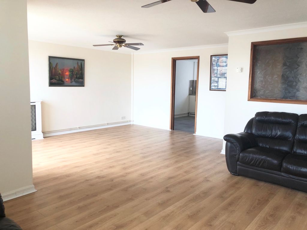 Property photo 2 of 27