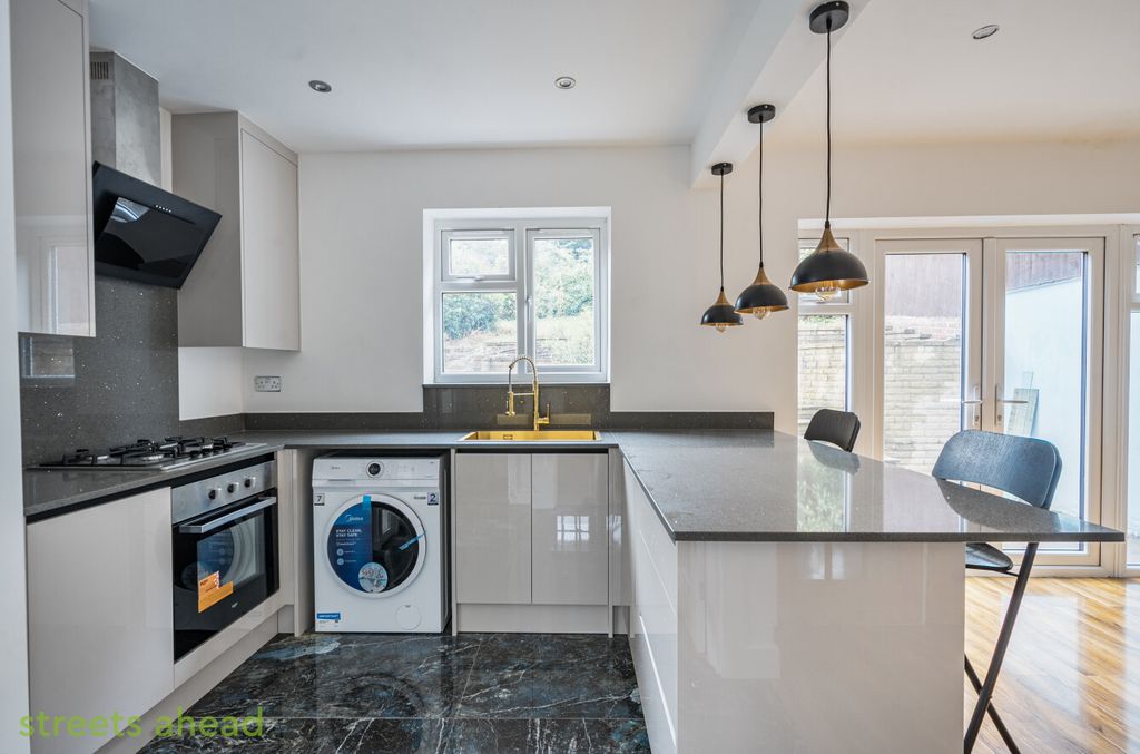 Property photo 3 of 16 cd4870Ad-0F66-4Ad...