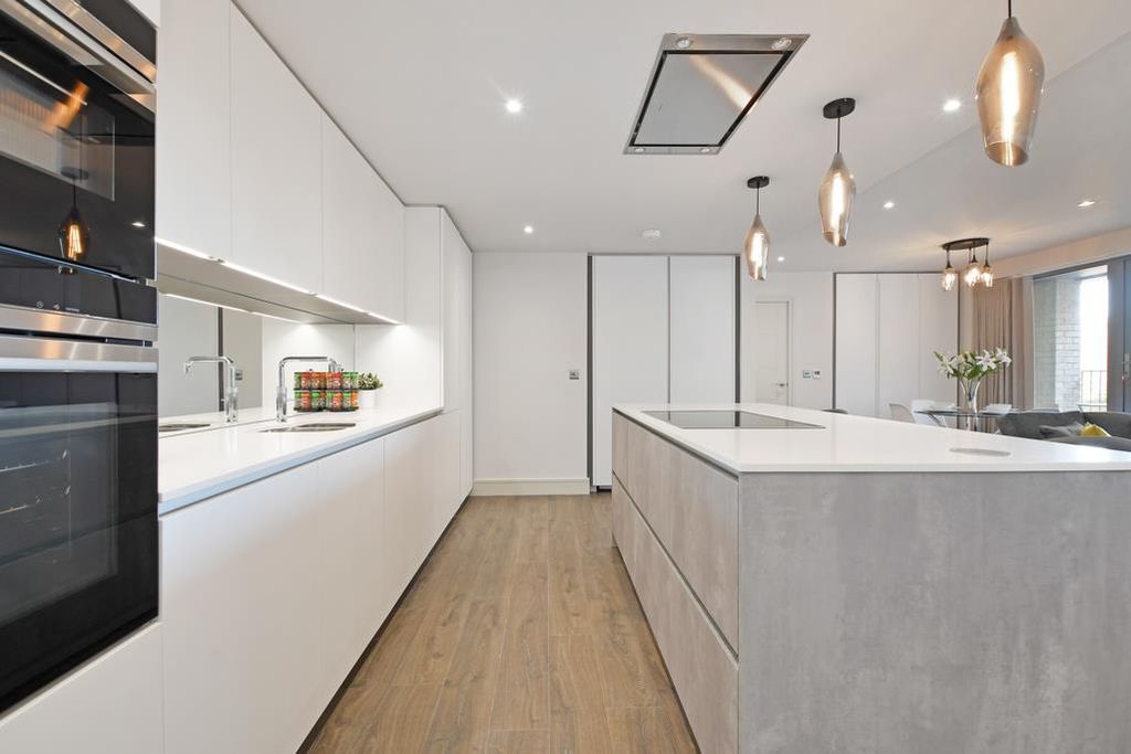 Property photo 3 of 17 Living Kitchen