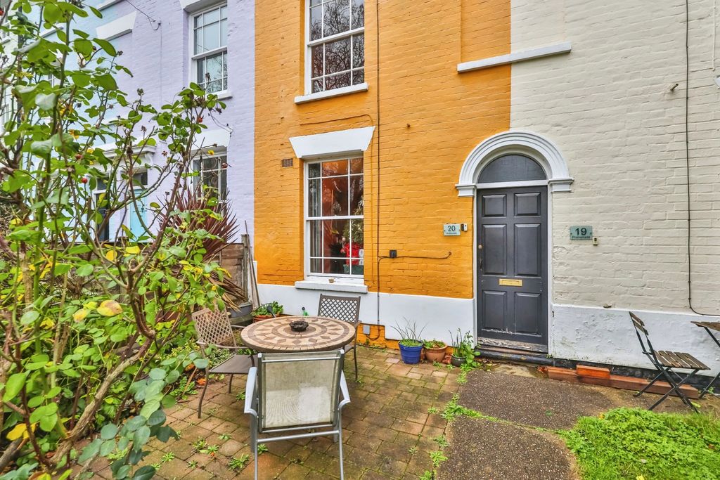 Property photo 2 of 15 Front