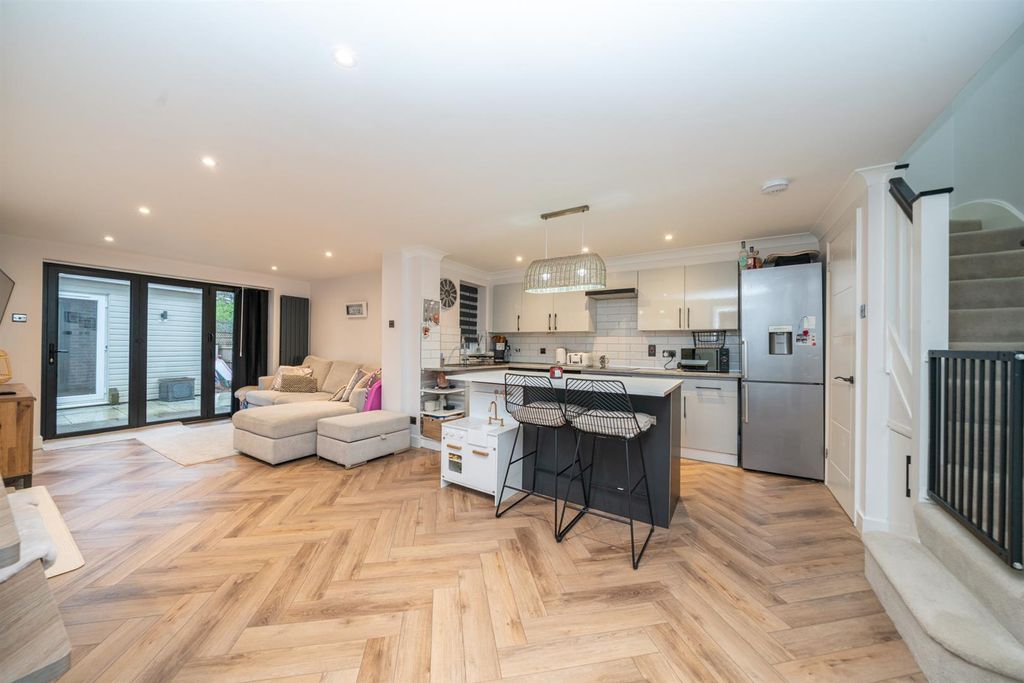 Property photo 2 of 15 5-Magnolia-Avenue-8918.Jpg