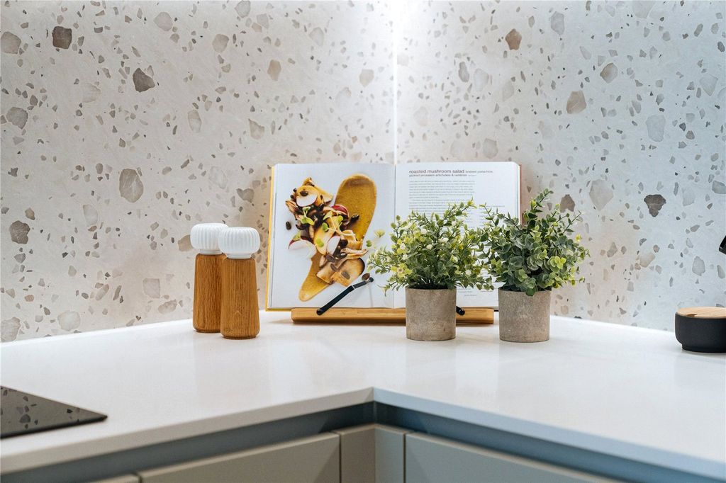 Property photo 2 of 16 Picture No. 21