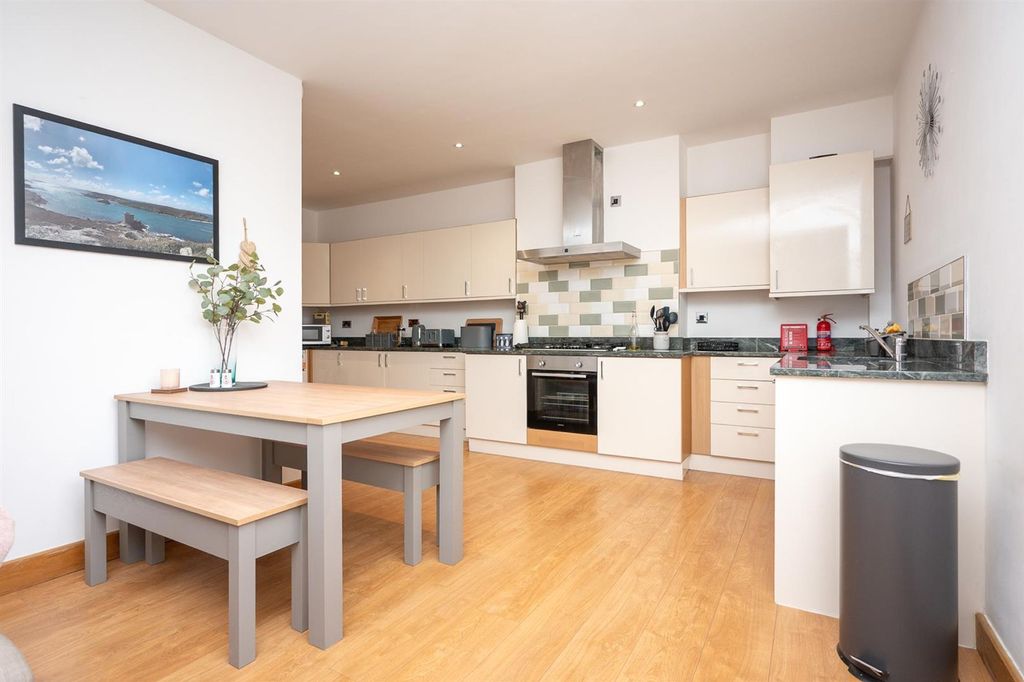 Property photo 2 of 19 Flat9,Overstrandviews,Cromer-28.Jpg
