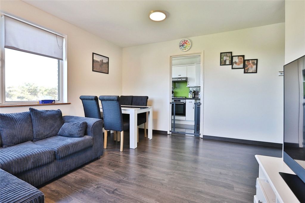 Property photo 2 of 18 Picture No. 09