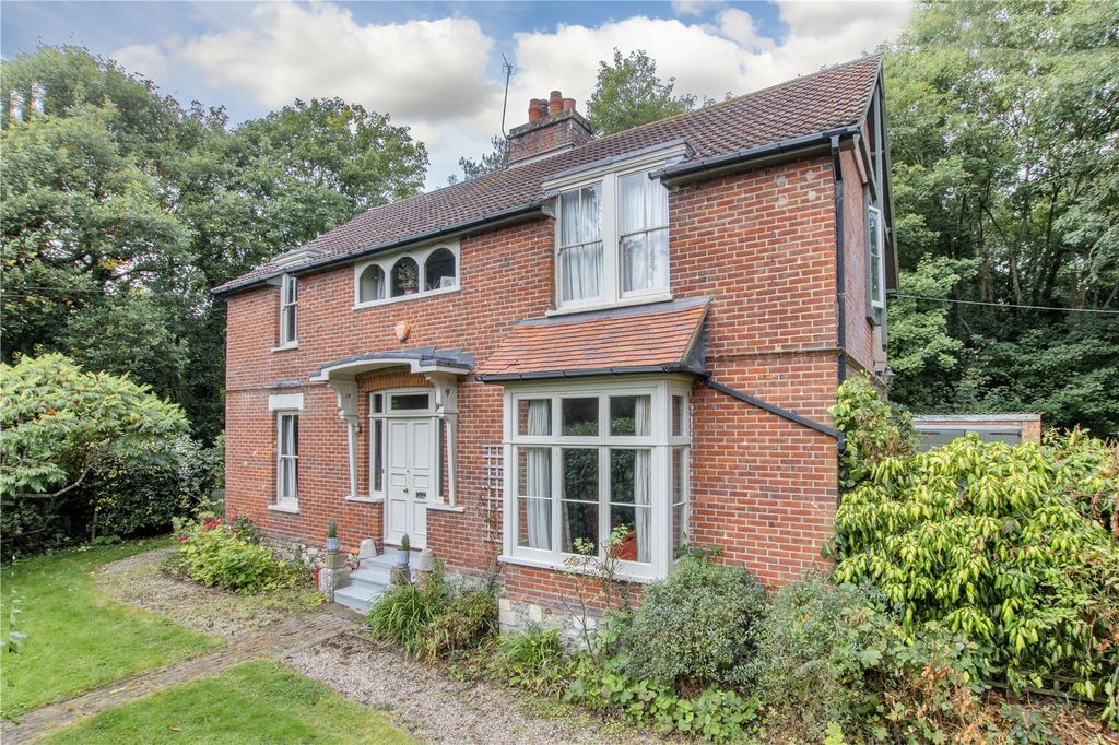 Property photo 1 of 16 Hackington Hollow