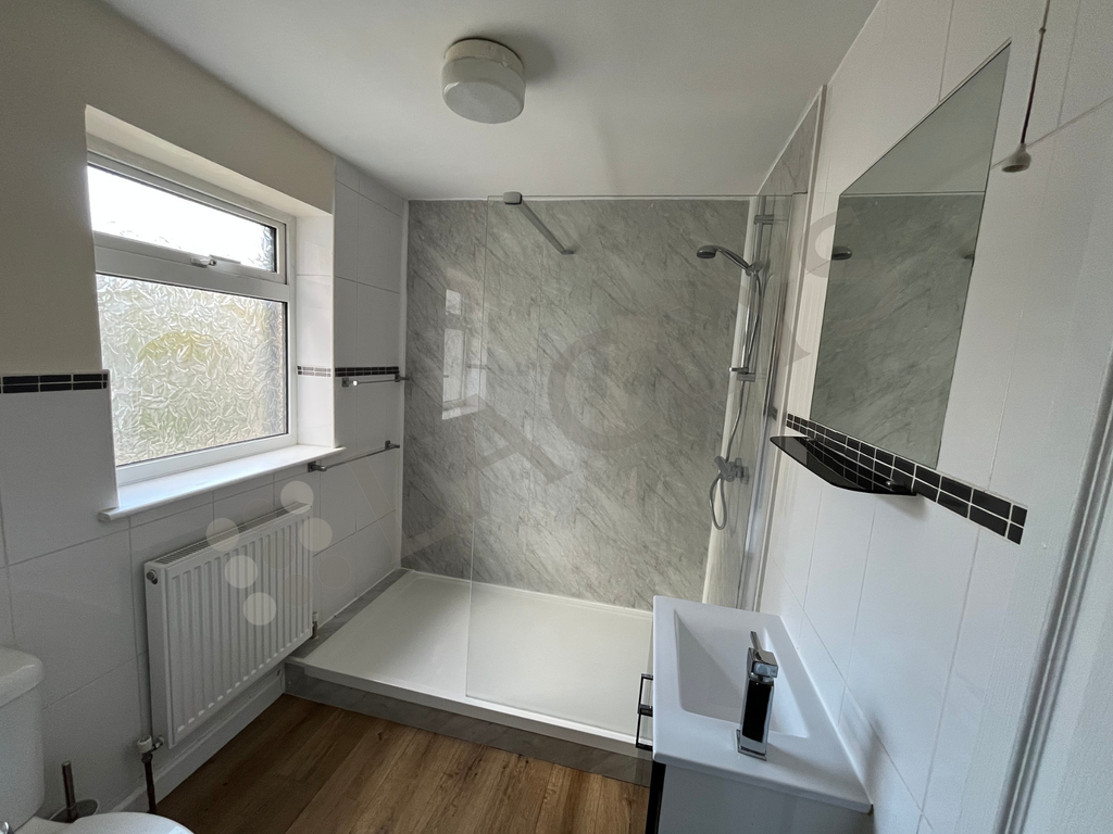 Property photo 3 of 7 Bathroom