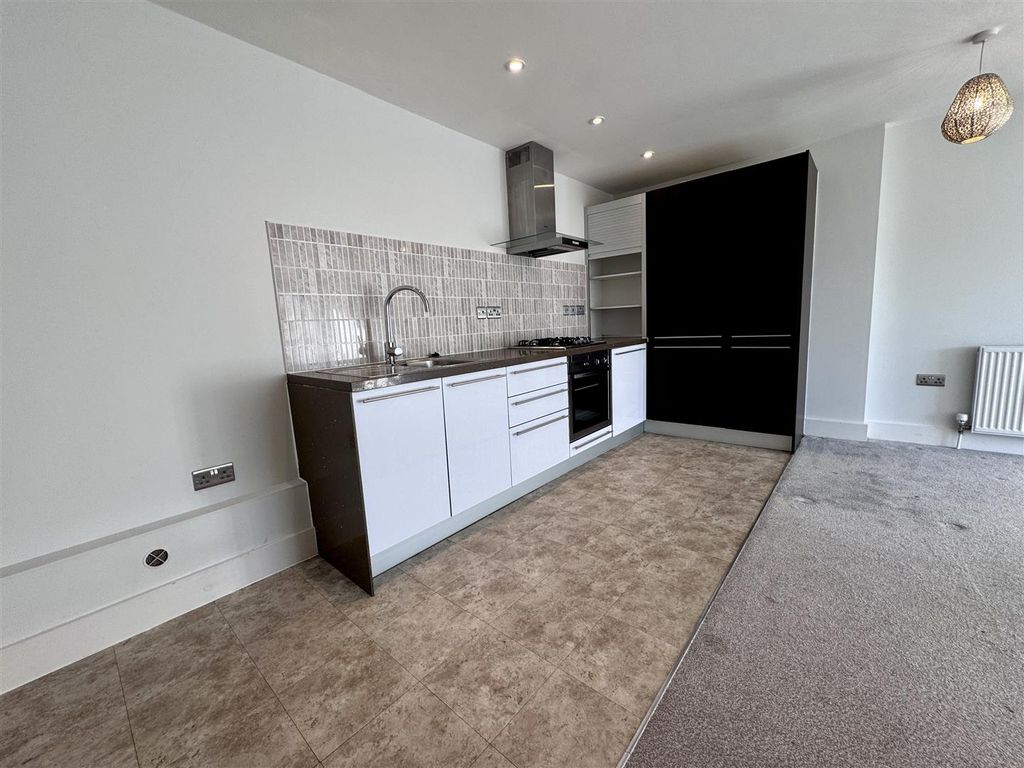 Property photo 2 of 17 Kitchen