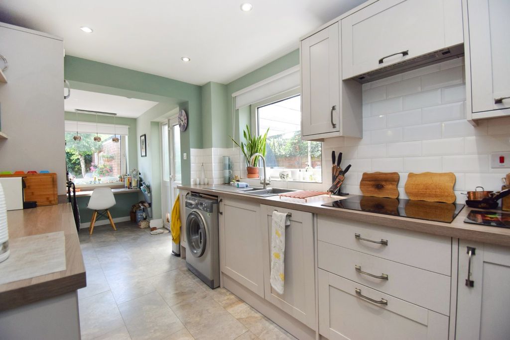 Property photo 3 of 15 Kitchen