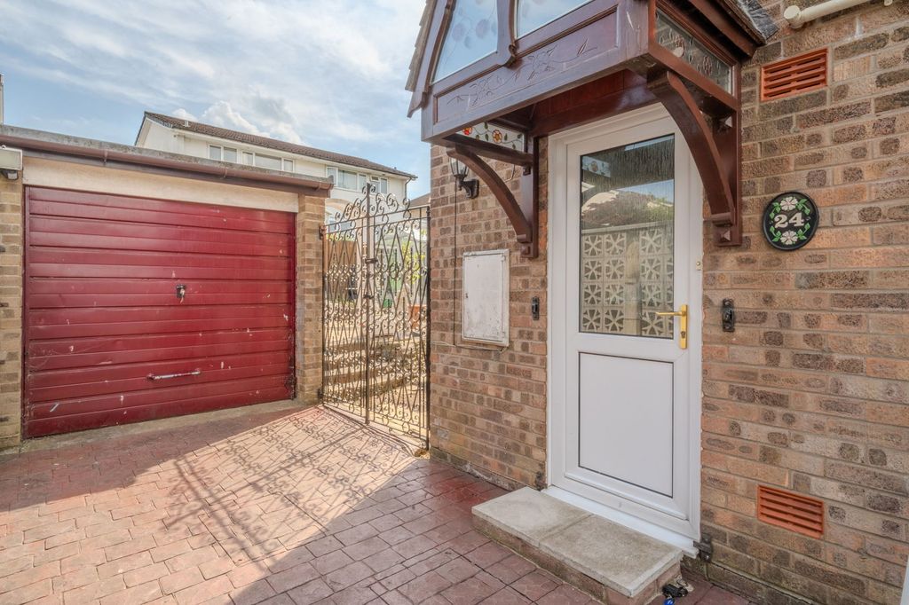 Property photo 2 of 26