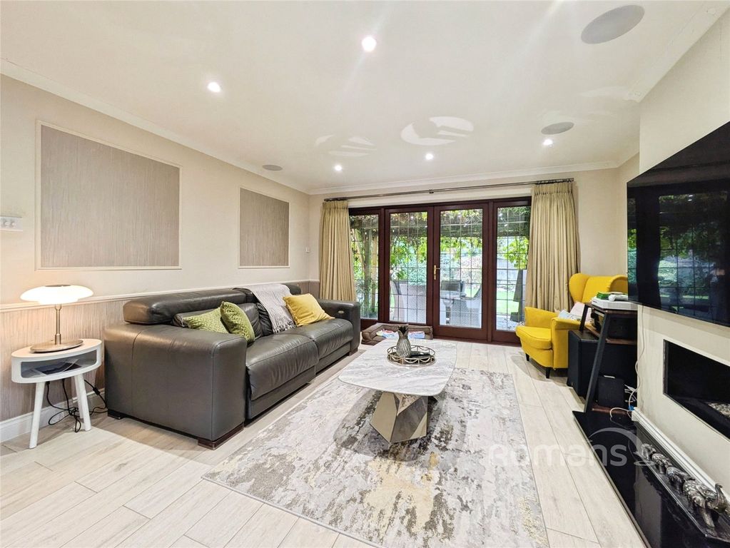 Property photo 3 of 22 Picture No. 12