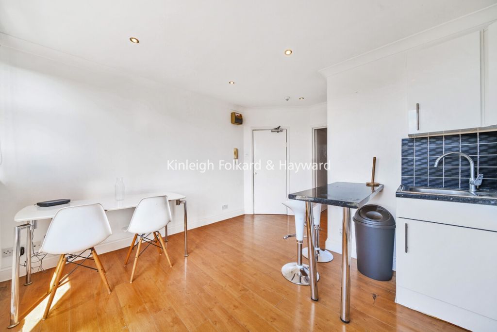 Property photo 1 of 7 302F1638-41d5-443E-A