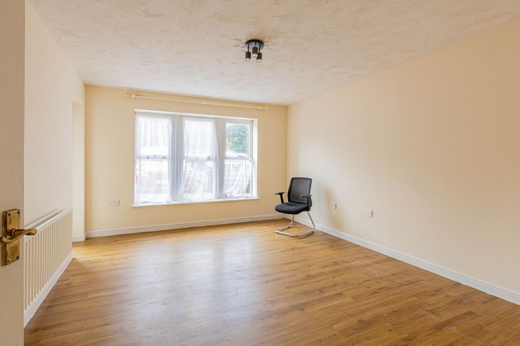 Property photo 2 of 8