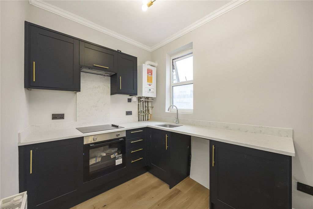 Property photo 2 of 7 Kitchen
