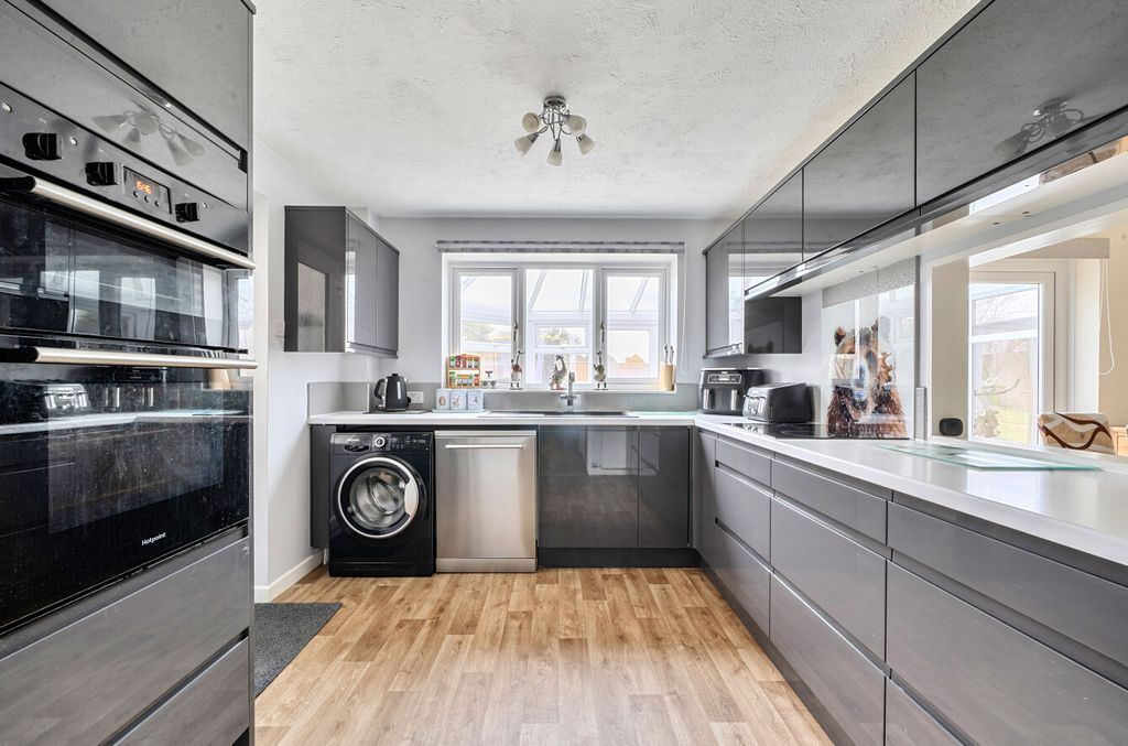 Property photo 2 of 24 Kitchen