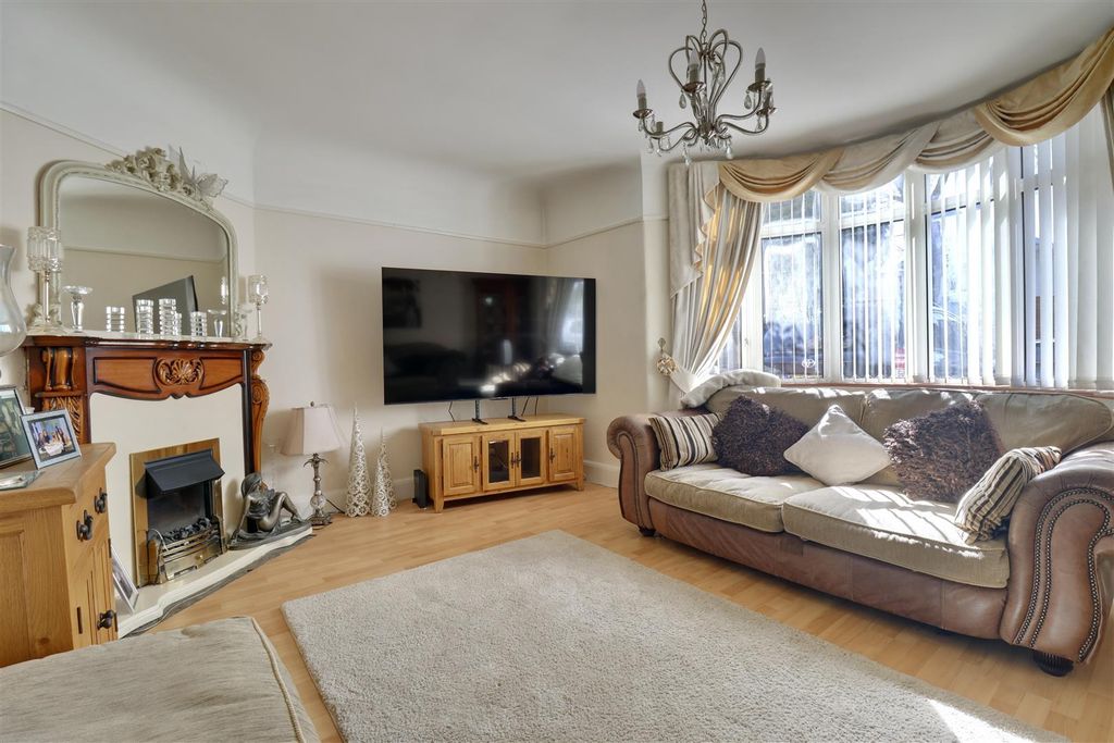 Property photo 2 of 16 9D4102A7-8Cac-45Ac-B63A-4Beafdb49C50_1_201_A.Jpeg