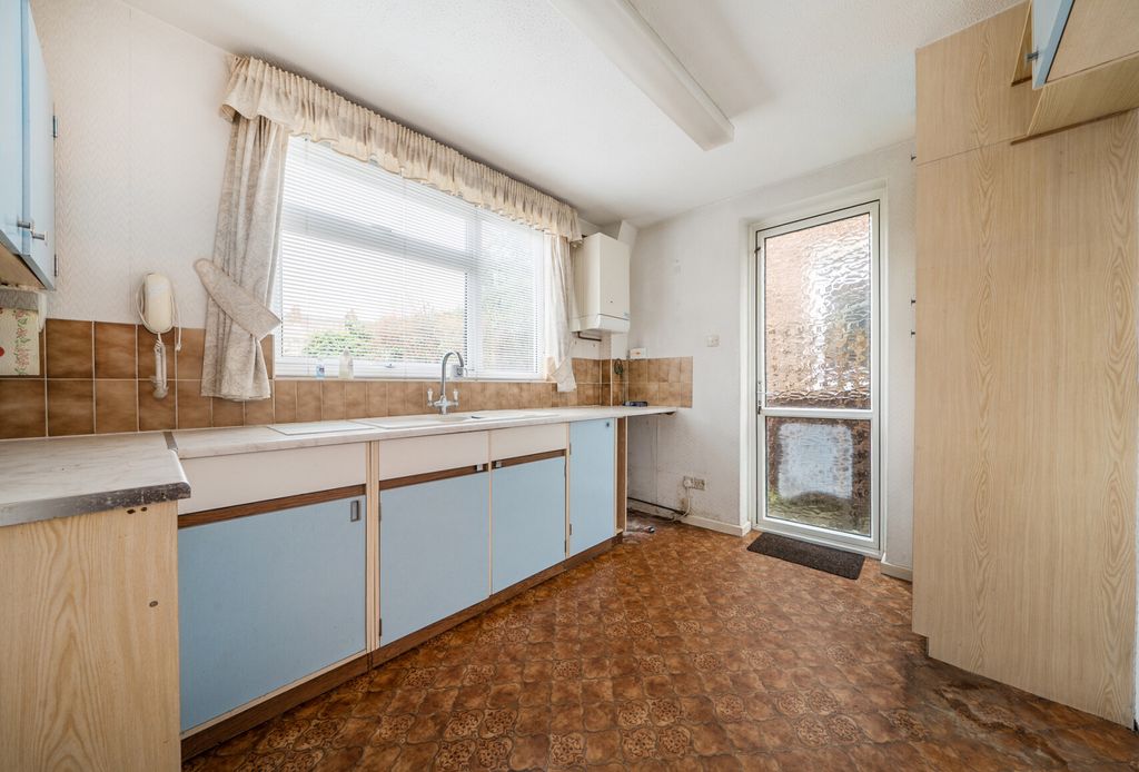 Property photo 3 of 12 1417163-11-699d78...