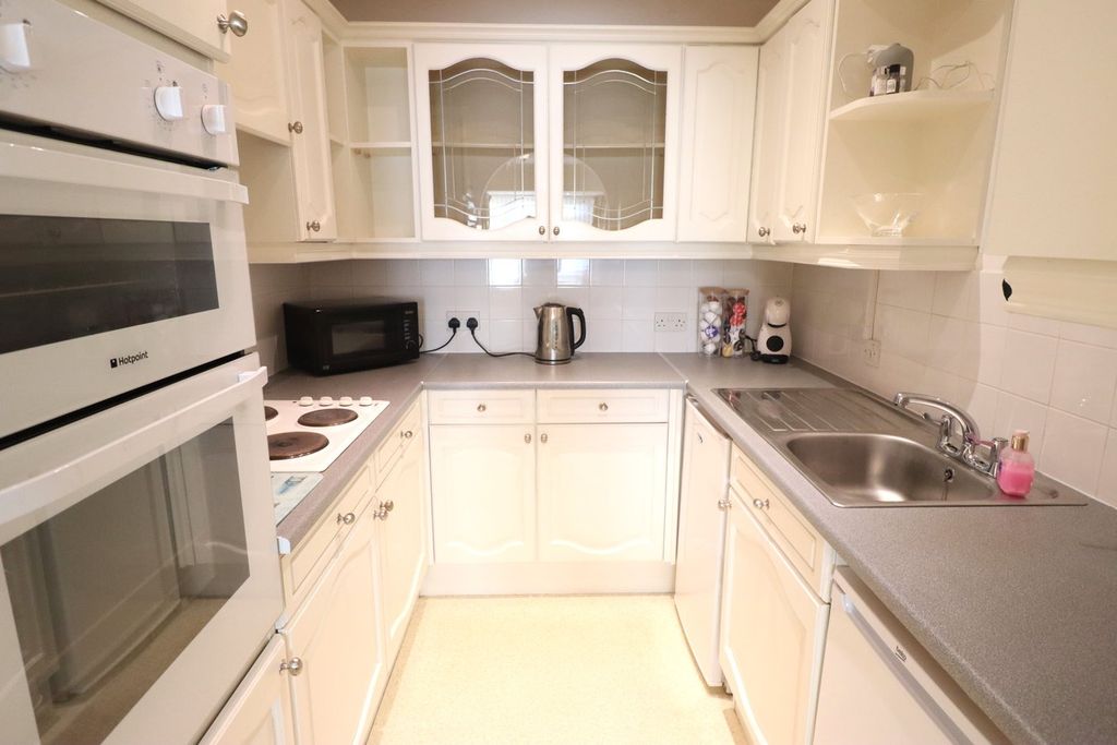 Property photo 3 of 14