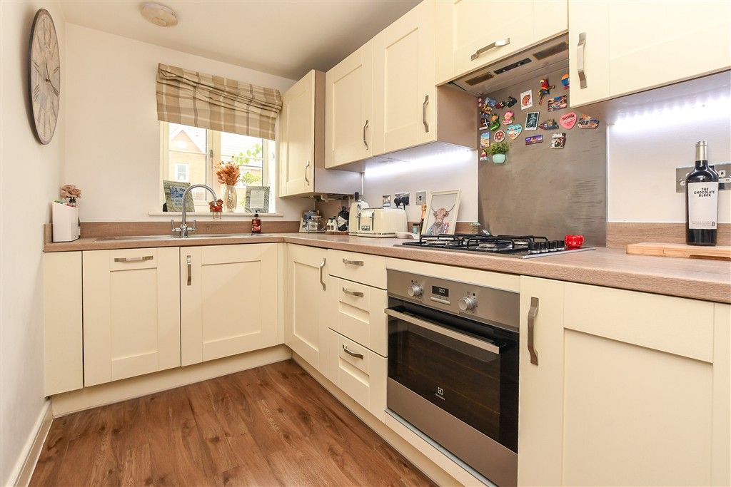 Property photo 3 of 19 Kitchen