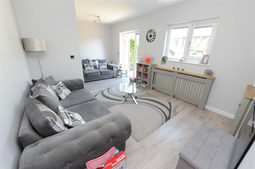 Property photo 2 of 20