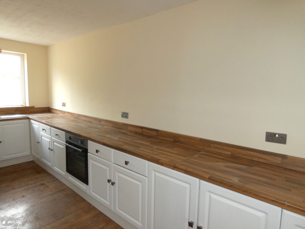 Property photo 3 of 16 Kitchen