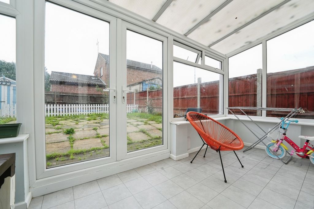 Property photo 2 of 17 Conservatory