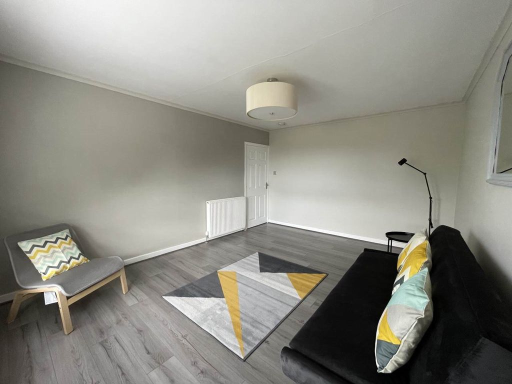 Property photo 2 of 10 Lounge 1-2