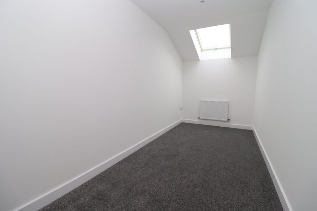 Property photo 3 of 6 Flat 3 2