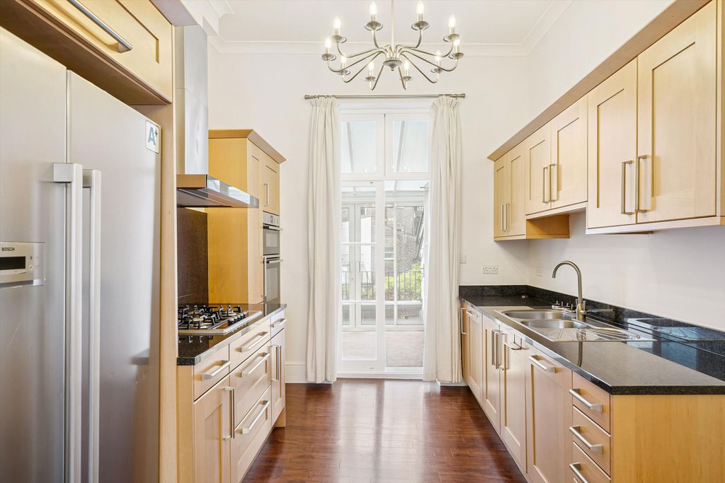 Property photo 2 of 18 Image