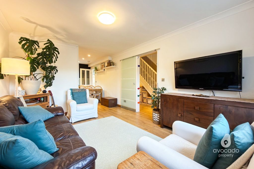 Property photo 2 of 17 4683294