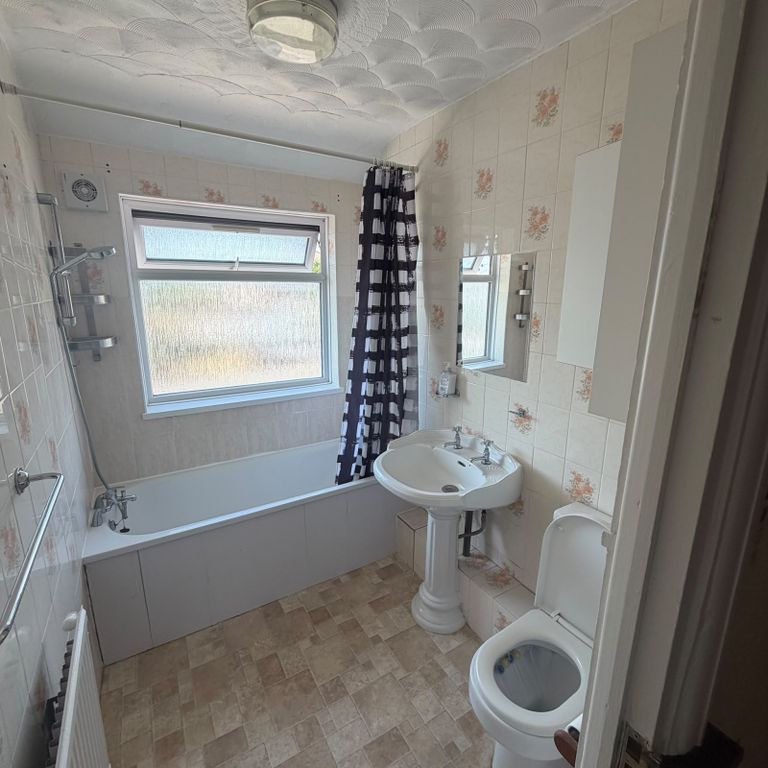 Property photo 1 of 19 4 Bed Terraced House To Rent Bedfont Lane, Feltham Tw14