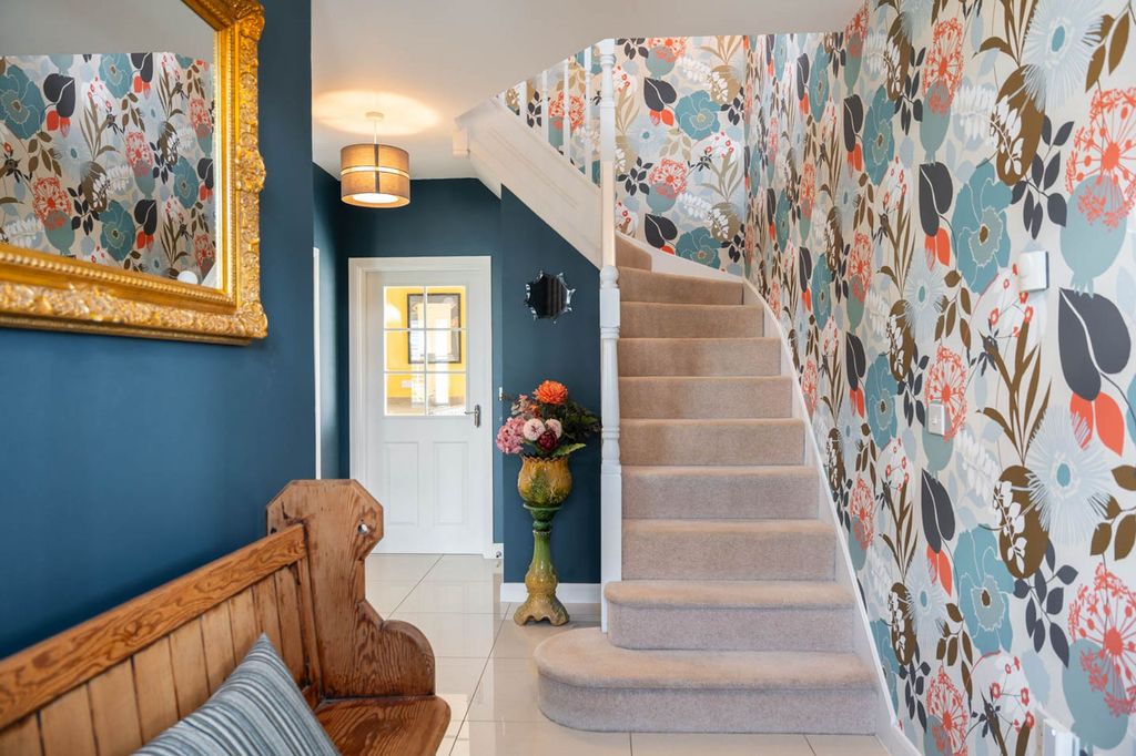 Property photo 2 of 32