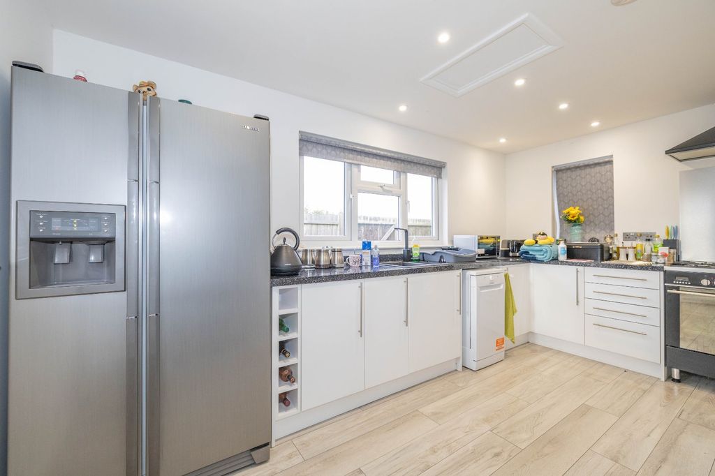 Property photo 3 of 15 Picture 3