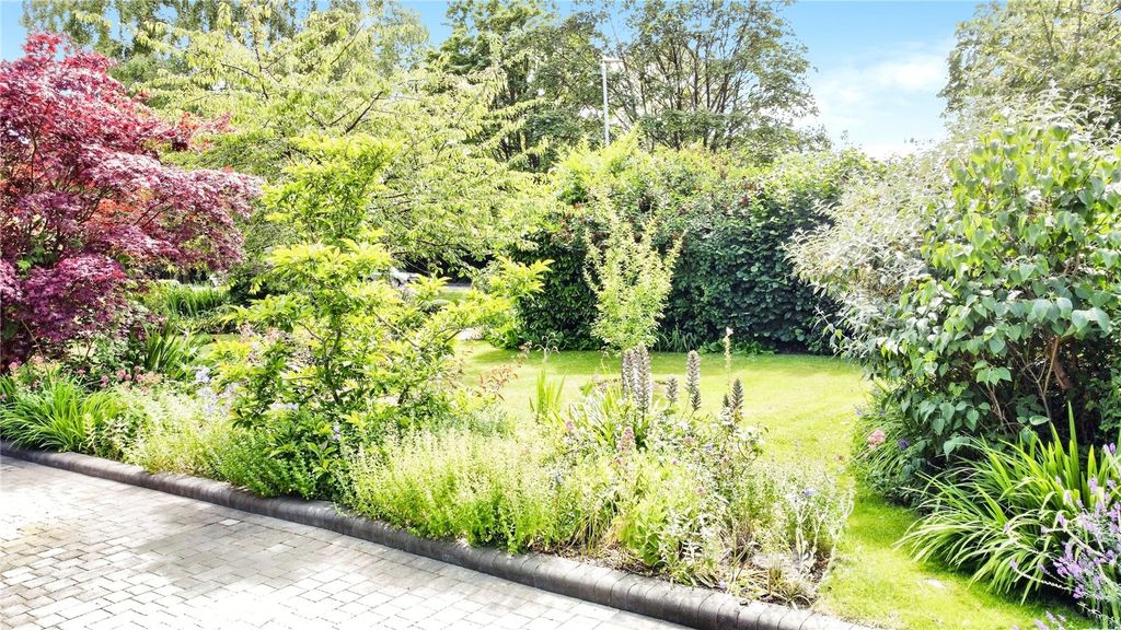Property photo 2 of 13 Front Garden