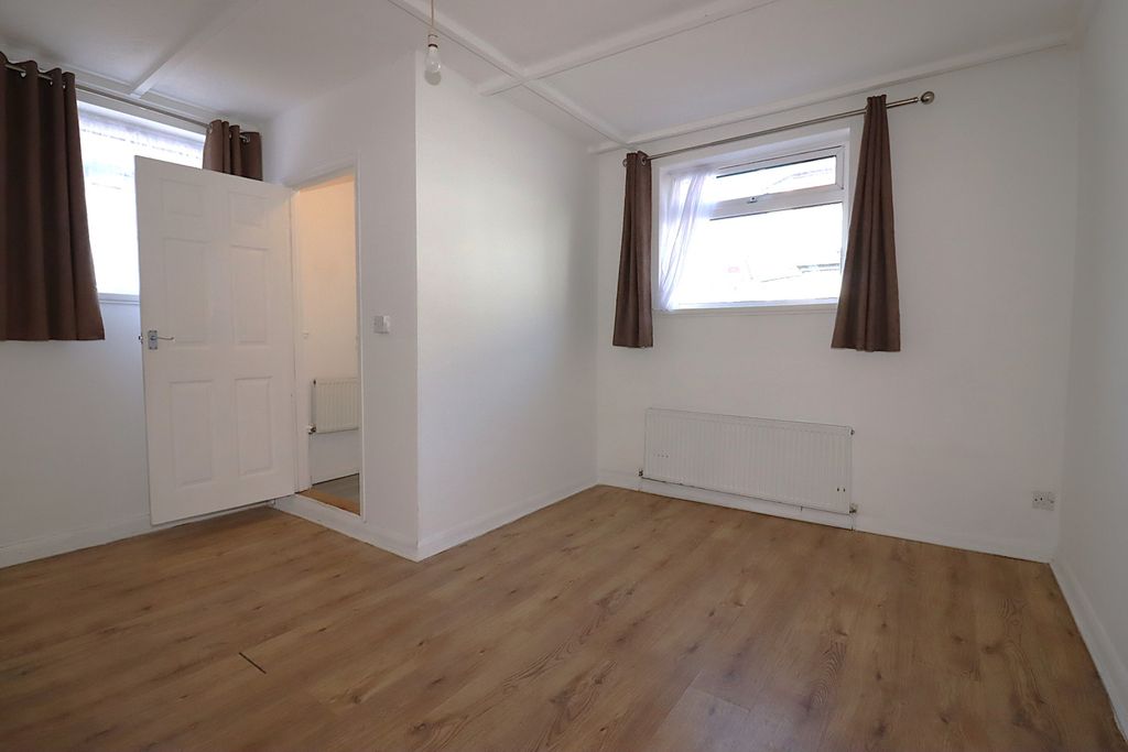 Property photo 3 of 9 Gallery