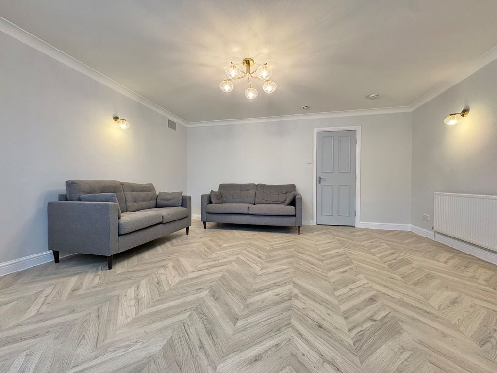 Property photo 2 of 11 Picture No. 12