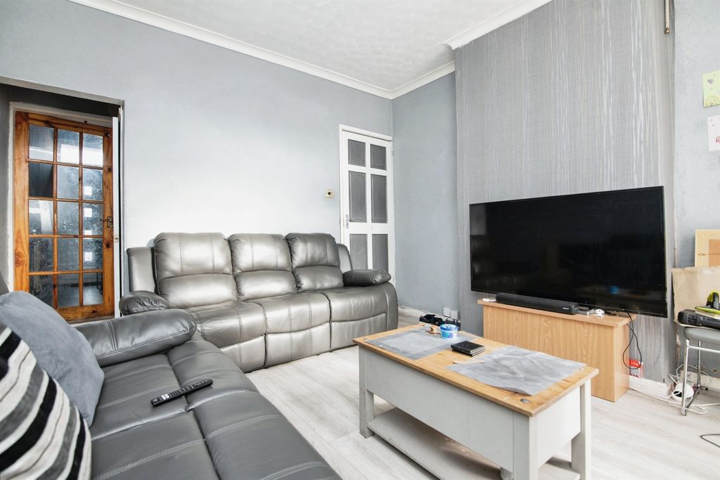 Property photo 2 of 14