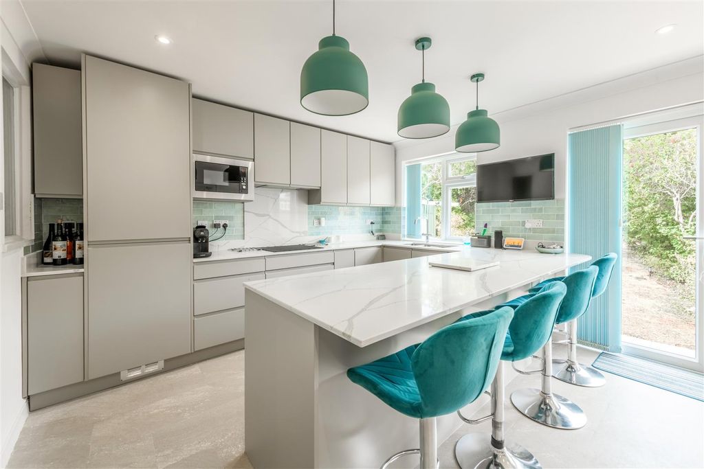 Property photo 2 of 28 23 Burlington Gardens-4.Jpg