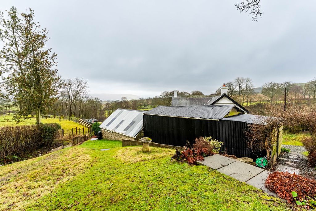 Property photo 2 of 59