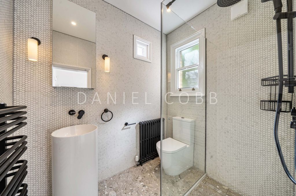 Property photo 3 of 24